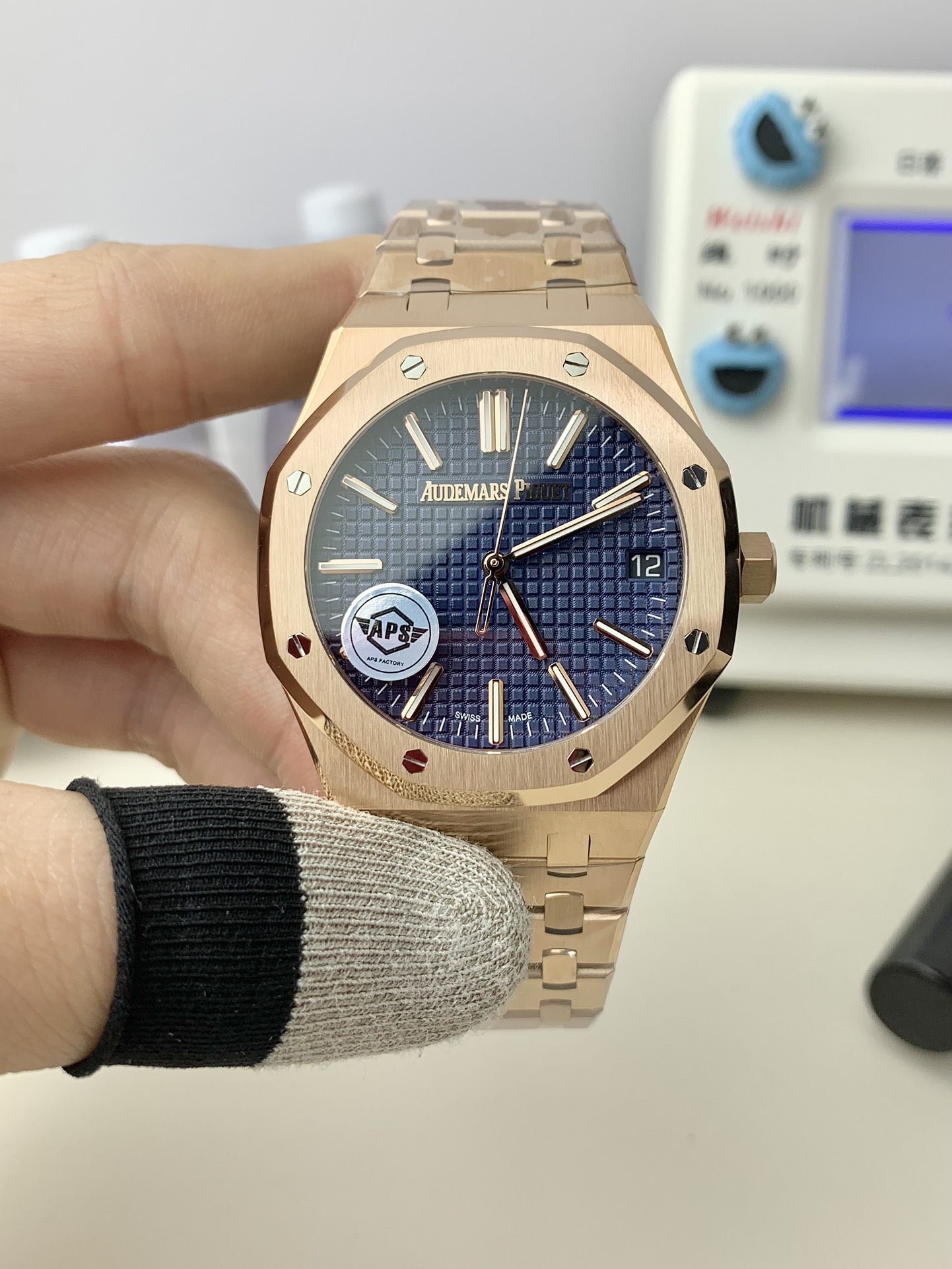 Audemars Piguet-Royal Oak 41mm 15510 Rose Gold/Rose Gold Blue Dial Stick Markers APSF A4302 Automatic - Image 10