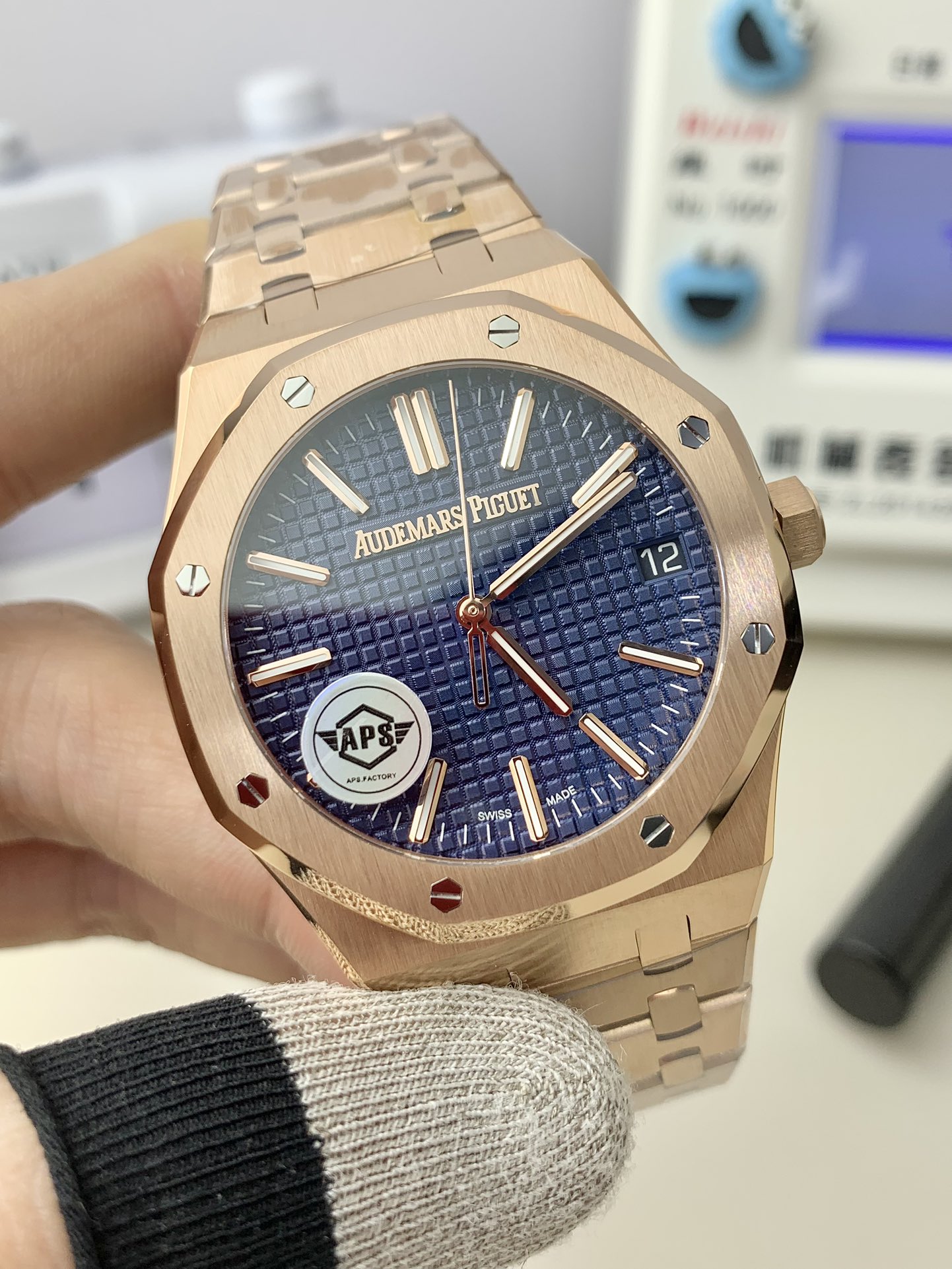 Audemars Piguet-Royal Oak 41mm 15510 Rose Gold/Rose Gold Blue Dial Stick Markers APSF A4302 Automatic - Image 11