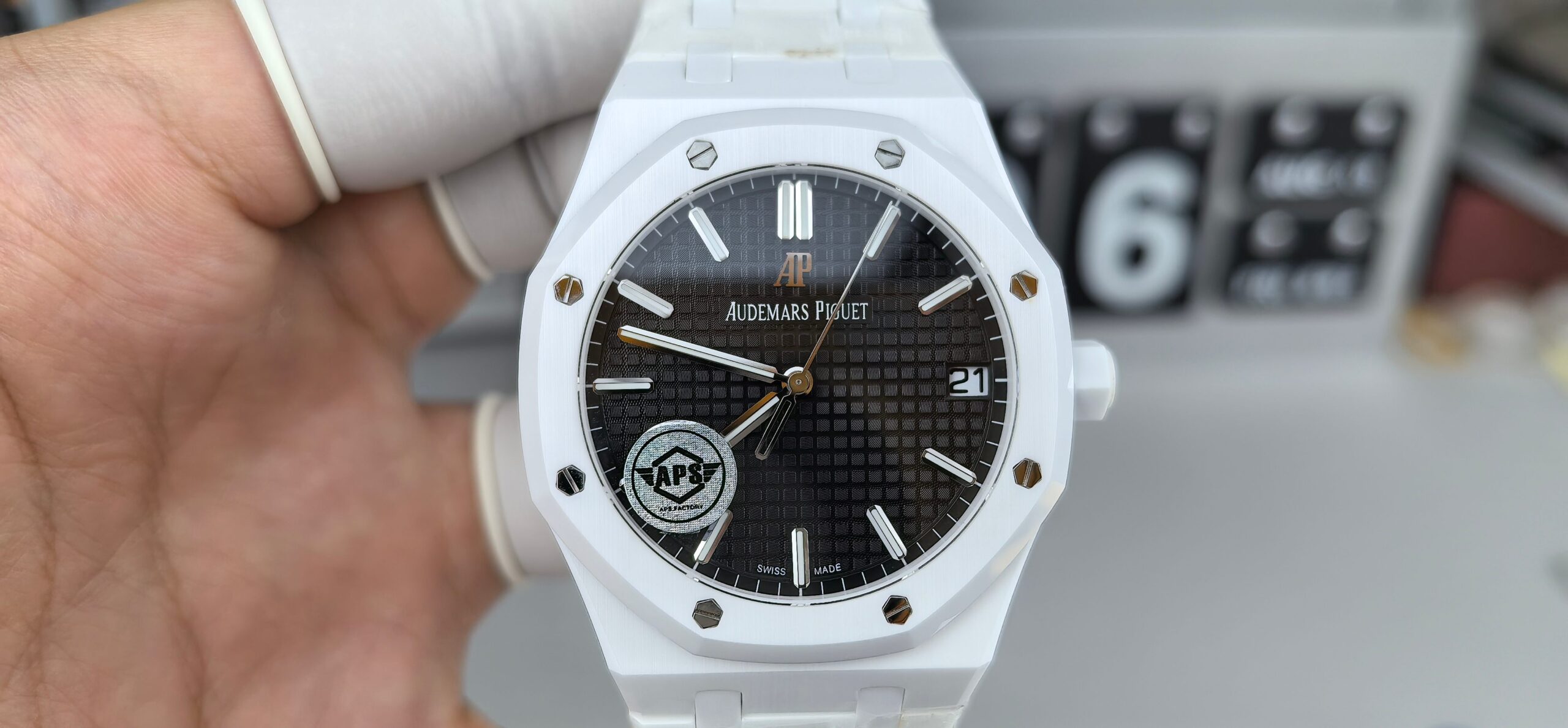 Audemars Piguet-Royal Oak 41mm 15500 White Ceramic/Ceramic Black Dial APSF SA4302 Automatic - Image 11