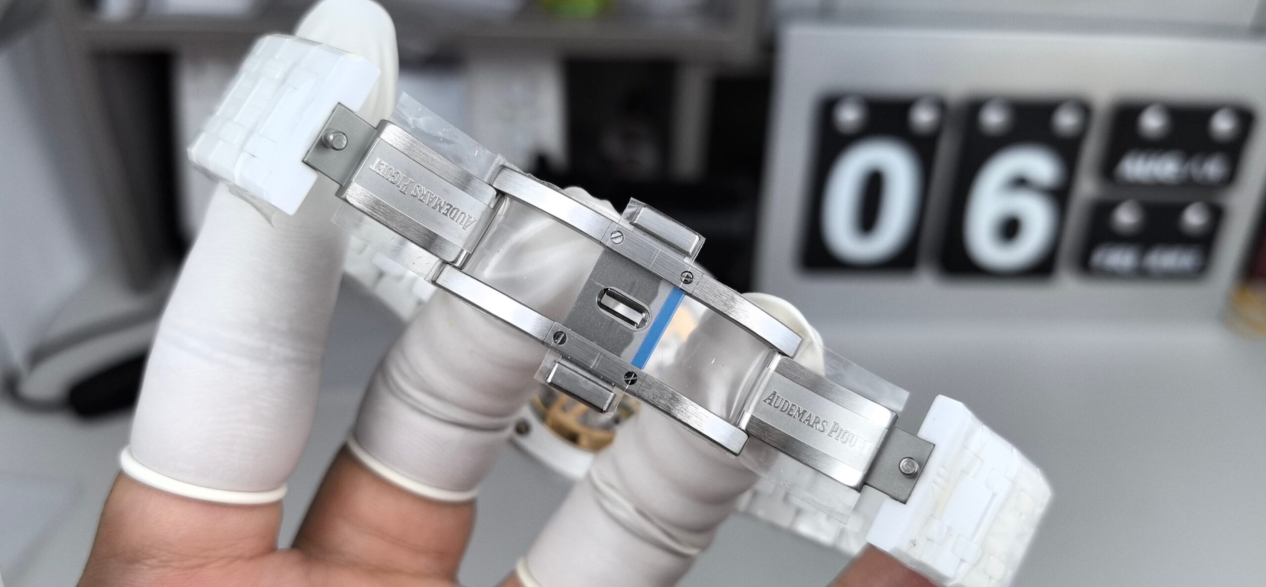 Audemars Piguet-Royal Oak 41mm 15500 White Ceramic/Ceramic Black Dial APSF SA4302 Automatic - Image 16