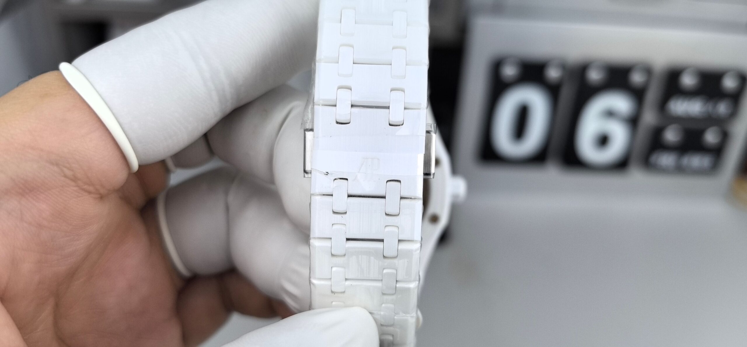 Audemars Piguet-Royal Oak 41mm 15500 White Ceramic/Ceramic Black Dial APSF SA4302 Automatic - Image 17