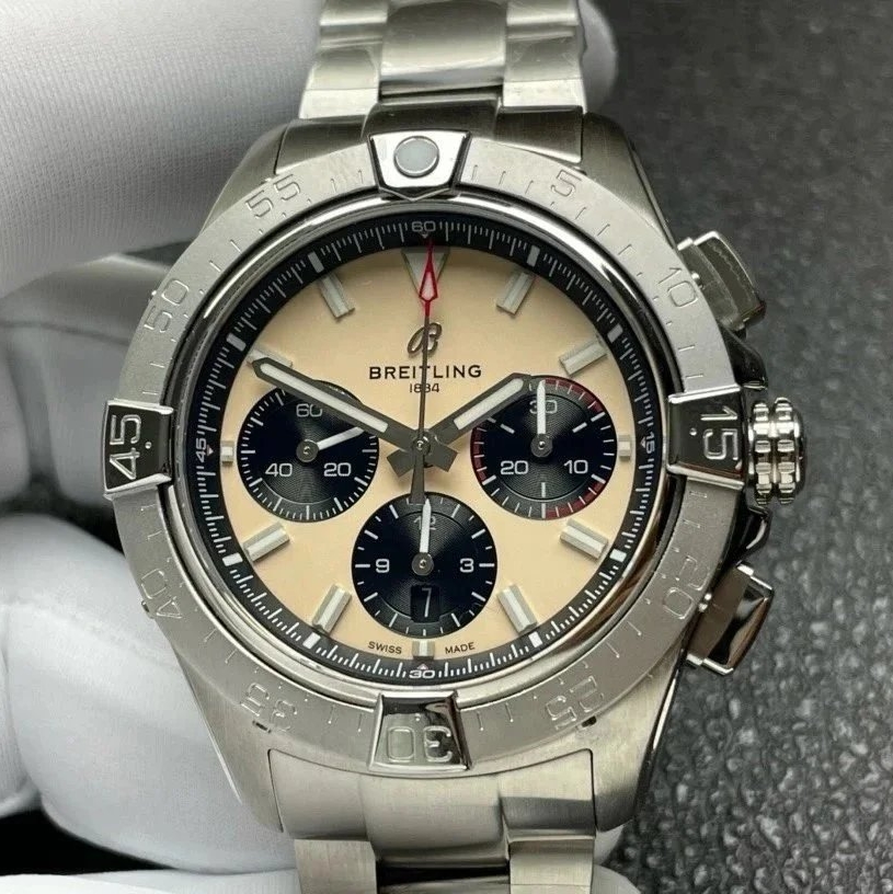 Breitling-Avenger B01 Chronograph 44mm Stainless Steel/Steel Beige Dial Stick Markers BLSF Cal.01 Automatic