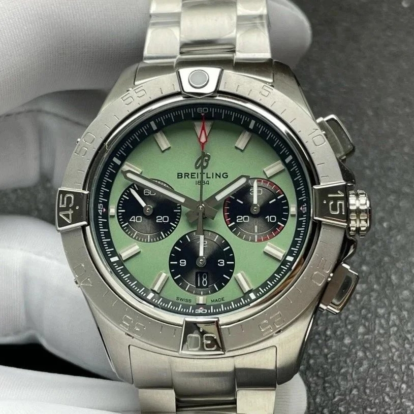Breitling-Avenger B01 Chronograph 44mm Stainless Steel/Steel Green Dial Stick Markers BLSF Cal.01 Automatic